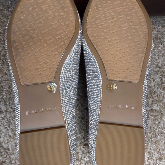 Like New! Gorgeous Gianni Bini Glittering Silver flats - Picture 4 of 7